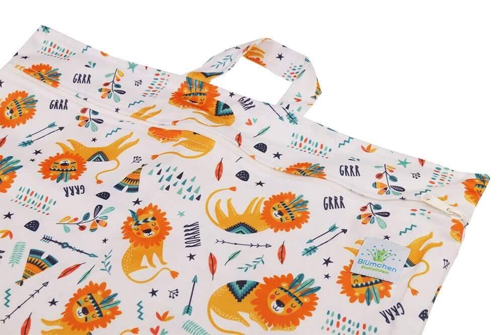 Blümchen Wetbag XL Schläfriger Löwe - Windelposchi