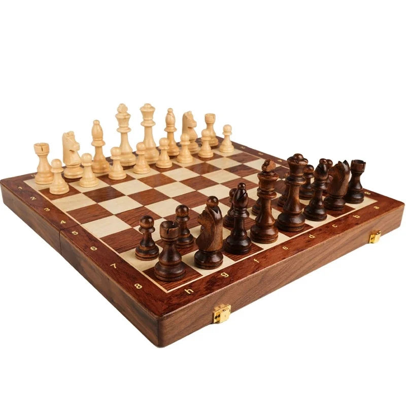 Cavalier Massivholz Schachspiel – Klappbares Holzbrett mit Handgefertigten Figuren für Strategie & Stil