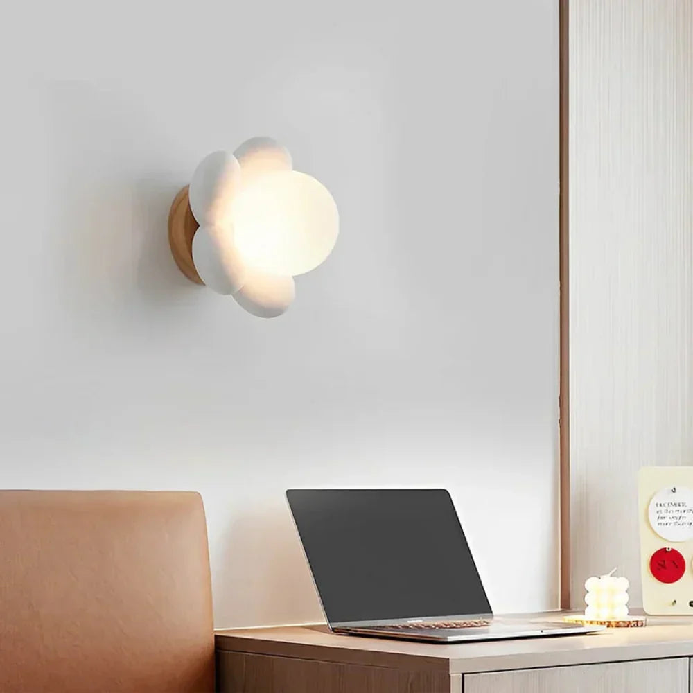 FloraLux – Moderne Blumen-Wandleuchte LED cremefarben fürs Wohnzimmer