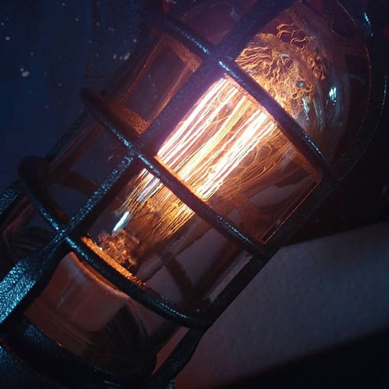 | Steampunk-Rakete Tischlampe mit Flammenlicht
