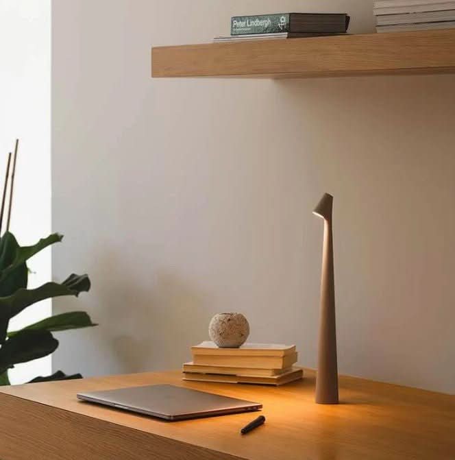 | Wiederaufladbare tragbare LED-Tischlampe