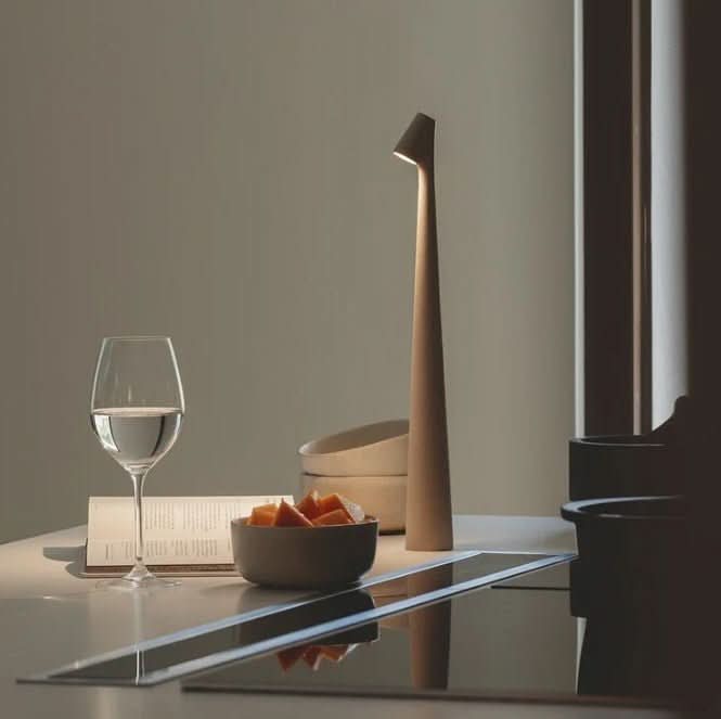 | Wiederaufladbare tragbare LED-Tischlampe