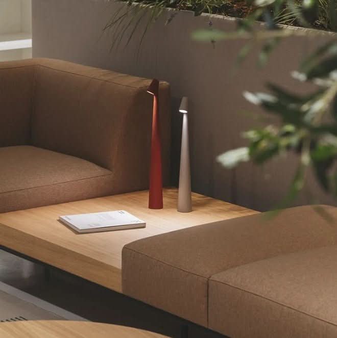 | Wiederaufladbare tragbare LED-Tischlampe