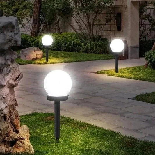 | Energieeffiziente und stilvolle Gartenbeleuchtung mit automatischer Lichtsteuerung