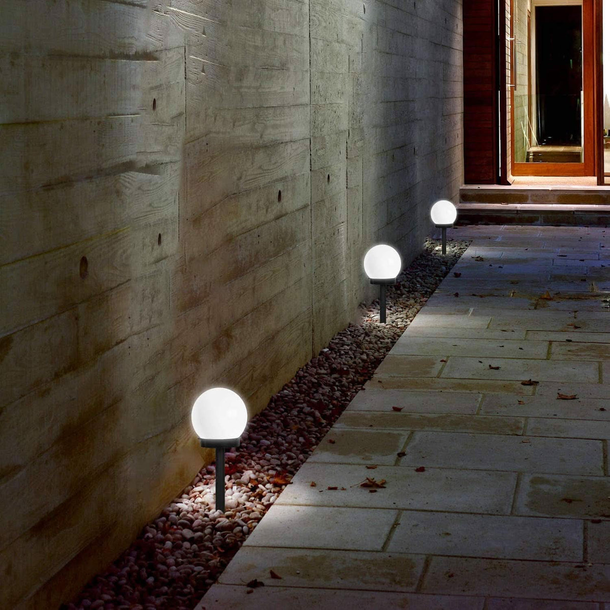 | Energieeffiziente und stilvolle Gartenbeleuchtung mit automatischer Lichtsteuerung